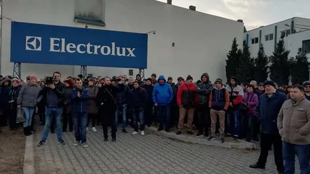 Protestele de la Electrolux continuă. Trei angajaţi ai companiei au intrat în greva foamei