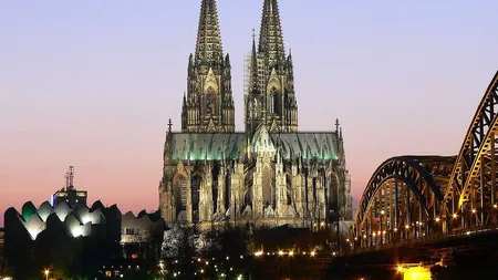 Greşeală impardonabilă a celor de la New York Times. Au confundat Catedrala Notre-Dame cu Domul din Koln FOTO