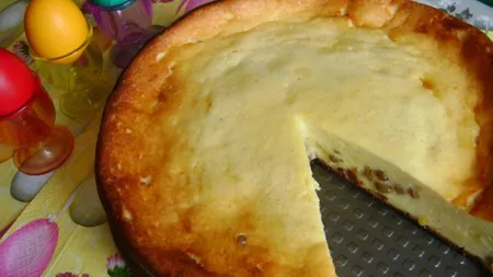 PASCĂ cu branză şi PASCĂ FĂRĂ ALUAT. REŢETE de Paşte simplu de făcut pentru orice gospodină