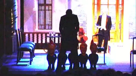 Liderii ţării, batjocoriţi pe scenă. Cum s-au manifestat actorii faţă de politicieni VIDEO