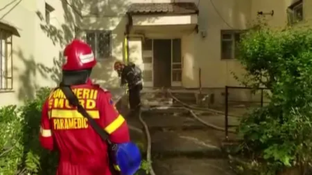 Incendiu într-un bloc de locuinţe din Buzău. Un bărbat a fost găsit mort