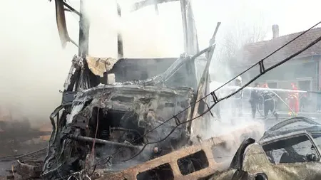 Incendiu de proporţii după un accident în Caraş-Severin