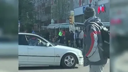 Scandal în trafic la Constanţa. Un pieton a fost pus la pământ de poliţiştii şi amendat după ce a traversat neregulamentar