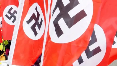 Un grup de magazine francez a recunoscut că a vândut borsete cu zvastici naziste