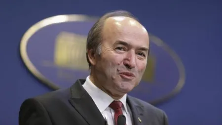 Tudorel Toader s-a întors la Iaşi şi a fost repus oficial în funcţia de rector al Universităţii Cuza