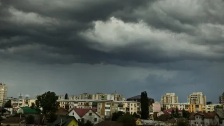 PROGNOZA METEO de weekend. Vremea se mai încălzeşte, dar vor fi şi ploi şi vijelii în mare parte din ţară