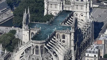 PROIECTE FUTURISTE. Piscină pe acoperişul Catedralei Notre Dame. Reacţia francezilor FOTO