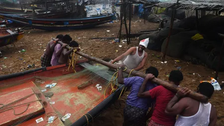 India, lovită puternic de ciclonul Fani. Vântul a bătut cu 180 de kilometri pe oră. Peste un milion de persoane au fost evacuate