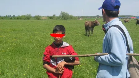 Băiat de 12 ani dat în sclavie de propriul tată. Părintele venea săptămânal să încaseze bani pentru munca copilului
