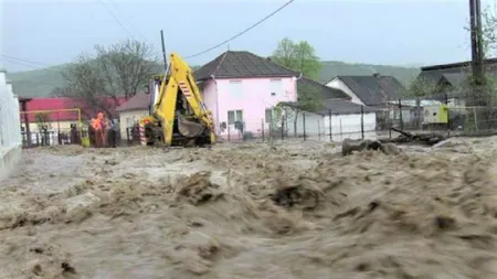 Avertizare de INUNDAŢII în mai multe judeţe. Hidrologii au emis alerte COD PORTOCALIU