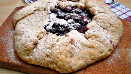Tarta rustica cu afine