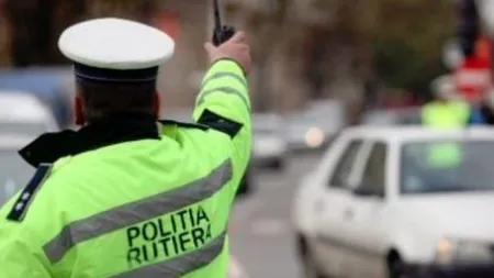 Un poliţist de la Rutieră, lovit intenţionat cu maşina şi târât pe carosabil de un şofer oprit în trafic