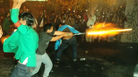 Şase persoane au murit şi alte 200 au fost rănite în timpul protestelor din Indonezia