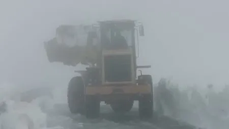 Primăvara se lasă aşteptată: zăpadă de patru metri pe Transalpina