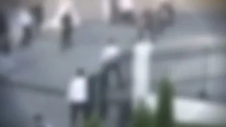 Bătaie la o nuntă, în Bucureşti. Nuntaşii şi-au împărţit pumni şi picioare cu chelnerii. Trei persoane au fost reţinute