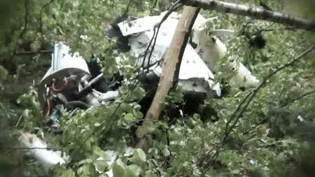 Doi afacerişti cunoscuţi în România au murit în accidentul aviatic din Buzău. Primele imagini de la locul prăbuşirii