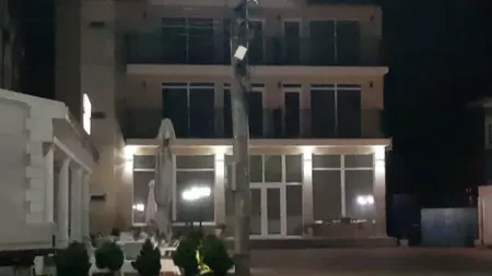 Un cuplu de tineri a fost atacat de persoane mascate într-o cameră de hotel din Buzău