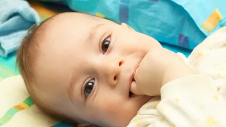 Umilinţa suptului degetului la copii. Ce spun psihologii despre acest obicei