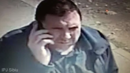 Poliţia îl caută pe un bărbat care a luat banii uitaţi de o femeie la un bancomat