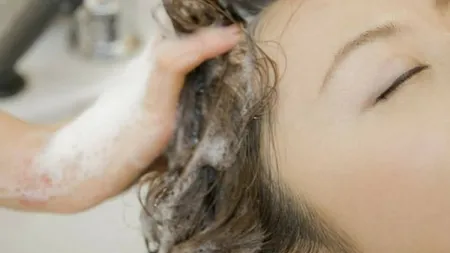 Trei fetiţe au ajuns la spital după ce mama lor le-a spălat pe cap cu o substanţă folosită pentru îmbăierea oilor