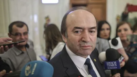 Tudorel Toader a sesizat poliţia, după ce pe poarta locuinţei, precum şi în alte locuri din Iaşi a găsit scris 