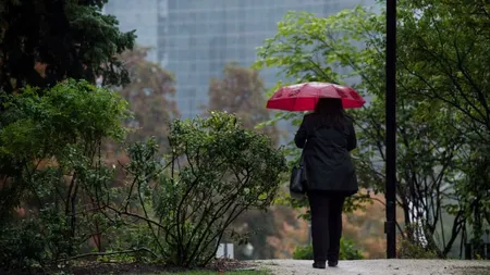 PROGNOZA METEO PE TREI ZILE. Vremea se strică din acest weekend, ploi în toată ţara