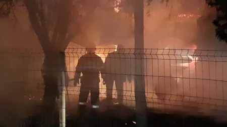 Incendiu într-un bloc din Buzău, pornit de la o lumânare. Un bărbat a murit, alte două persoane au necesitat îngrijiri medicale