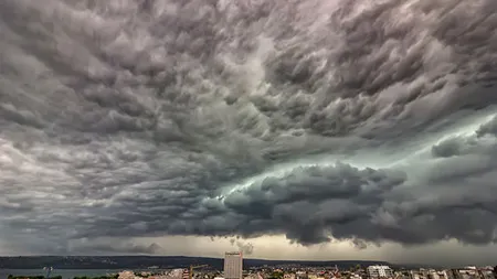 ATENŢIONARE METEO de ploi torenţiale, vijelii şi grindină