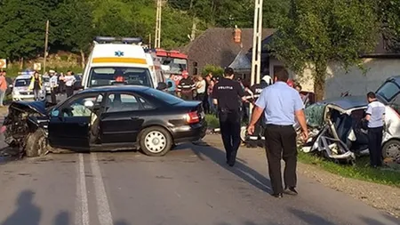 Accident cu cinci victime în Neamţ. Două autoturisme s-au ciocnit frontal