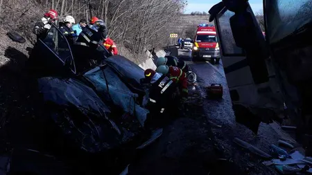 COD ROŞU de intervenţie, accident cu cinci morţi în Vaslui VIDEO