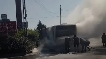 Un autobuz plin cu pasageri a luat foc în mers, la Sighişoara