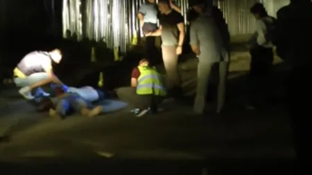 Scene extrem de violente în centrul Capitalei: Două clanuri rivale s-au bătut cu săbii şi bâte. Sunt cel puţin două victime