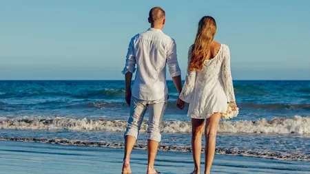 MODA VARA 2019: Cum ne îmbrăcăm la plajă să fim cool