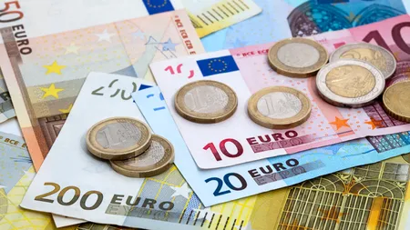 CURS VALUTAR. Euro a scăzut în raport cu leul şi a ajuns sub pragul de 4,72