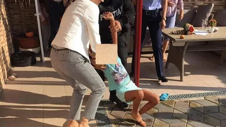 Manifestaţie la Baia de Aramă în sprijinul Sorinei, fetiţa luată de la asistentul maternal după ce a fost adoptată de o familie