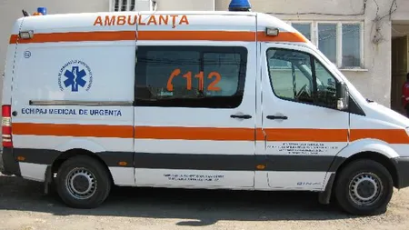 Asistenta care a însoţit-o pe profesoara care s-a aruncat din ambulanţă, în Bacău, a fost concediată