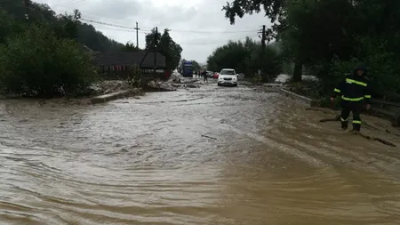 Avertizare cod galben de inundaţii în 12 bazine hidrografice, până vineri după-amiază