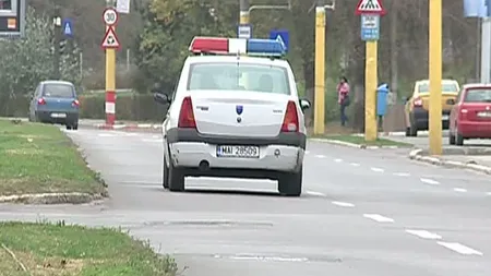 Un poliţist şi un jandarm au fost atacaţi cu un pistol cu bile pe stradă de un şofer recalcitrant