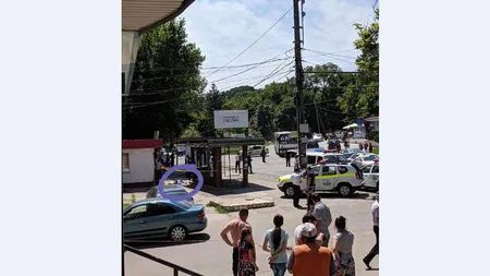 Chişinău: Un şofer a intrat cu maşina în mulţime, în staţia de autobuz. Un bărbat a murit şi o femeie şi copilul ei, răniţi