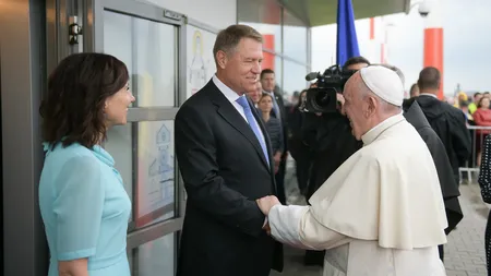 Iohannis le mulţumeşte celor care l-au întâmpinat pe Papa Francisc în România şi autorităţilor ce au contribuit la succesul călătoriei