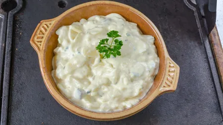 Salată veneţiană cu pui şi maioneză