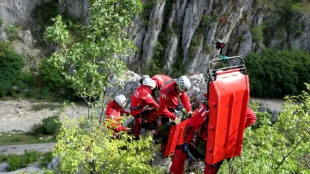 Turist accidentat în Munţii Făgăraşului. A fost solicitat un elicopter SMURD