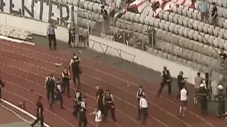 Ultrasul care a lovit cu scaunul un jandarm pe Cluj Arena avea interdicţie pe stadioane