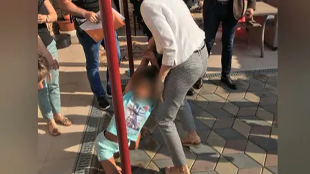 Angajaţii de la asistenţă socială implicaţi în cazul fetiţei adoptate din Baia de Aramă, anchetaţi de Ministerul Muncii