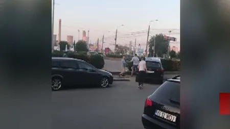 Mai mulţi tineri s-au luat la bătaie în faţa unui restaurant din Iaşi