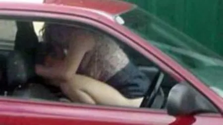 SCENE ŞOCANTE pe litoral: O femeie a fost târâtă cu maşina de către soţ, după ce l-a surprins cu amanta