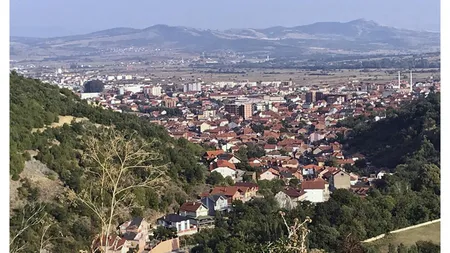 Se caută o soluţie de compromis pentru rezolvarea problemei legate de Kosovo