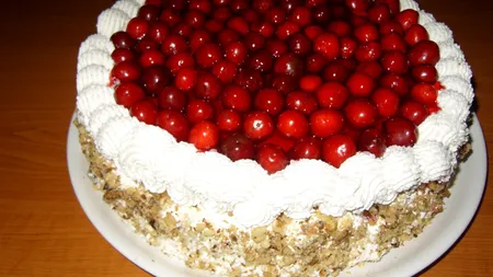 Tort cu cirese. Racoros, de vara