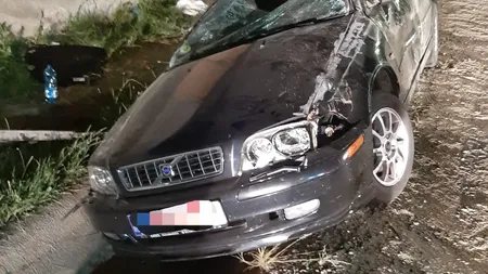 Tragedia dimineţii! Accident grav. Tânără de 18 ani a murit după ce maşina în care se afla a intrat într-un stâlp