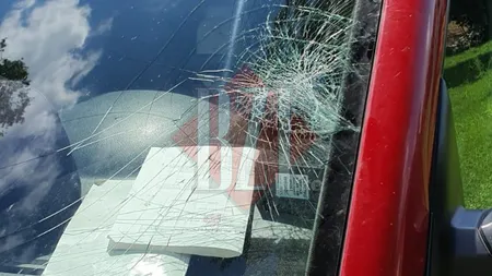 Ambulanţă lovită cu toporul în timpul unei intervenţii